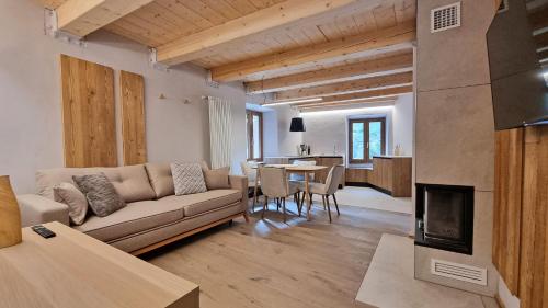 Alpine Chic Retreat - Apartment - Courmayeur