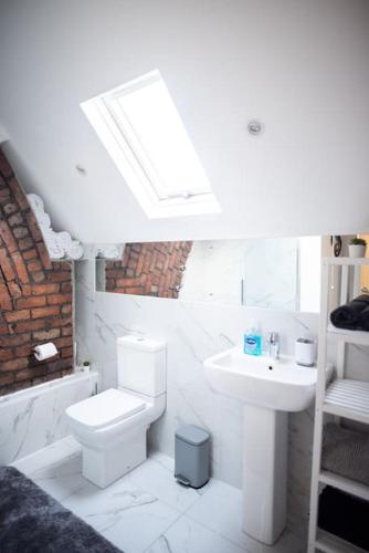 8 Bed, comfortably sleeps 10, 3 Bath house, 5 Mins Manchester Centre, Manchester (fotografie 7)
