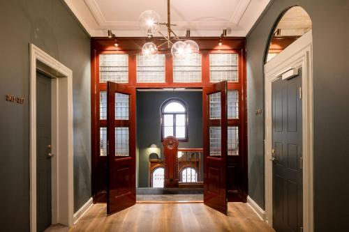 Ascot Hotel - image 14