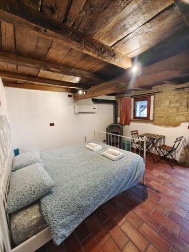 2 twin beds