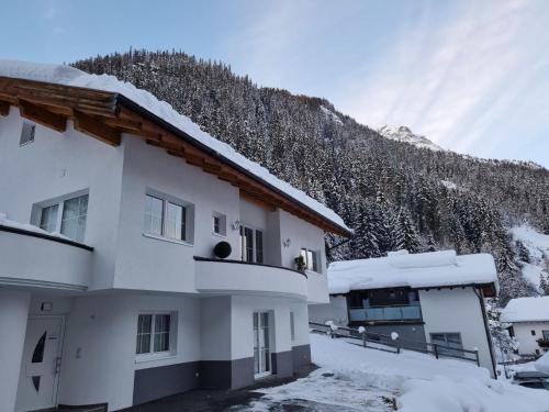 Apartment Christians Hamat by Interhome - Ischgl