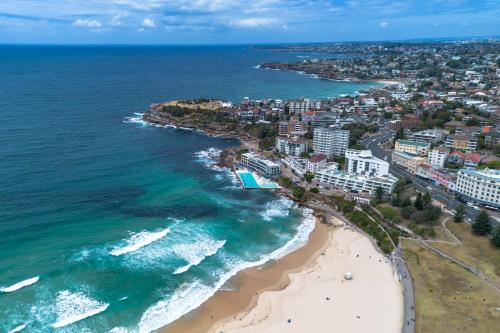 Spectacular City & Harbour Views: Bondi Junction