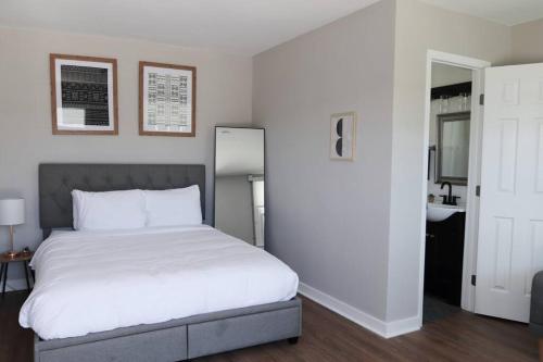 Inviting 1 BR 10 Mins to Nash