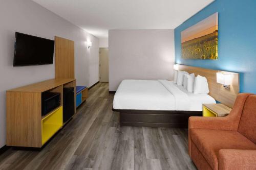Days Inn & Suites by Wyndham Northwest Indianapolis - image 14