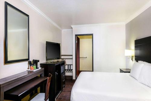Travelodge by Wyndham Commerce Los Angeles Area in Commerce, USA