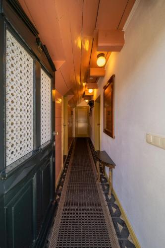 Bejárat, Huize Moddergat! Sleeping on the Wadden Sea. in Moddergat