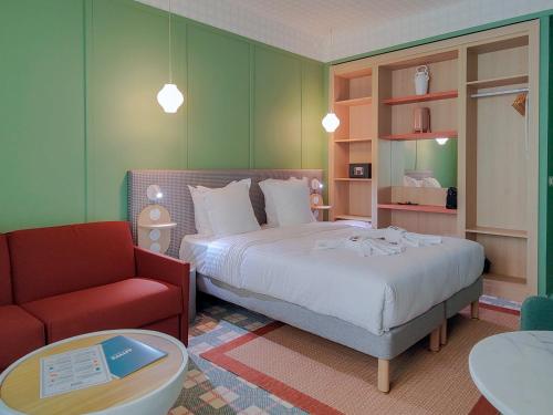 2 twin beds, 1 sofa bed