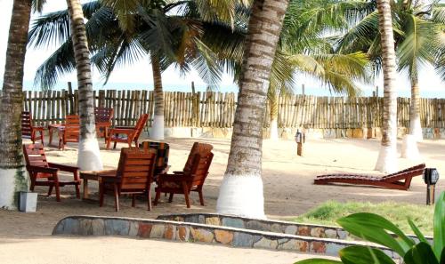 Dārzs, Rent your own private beach bungalow in Ampeni