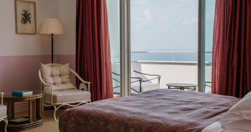 Large Double Room with Sea view 