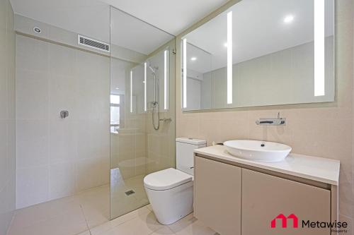 MetaWise Sydney CBD Haymarket Luxe 2Bed Penthouse Aqua - image 2