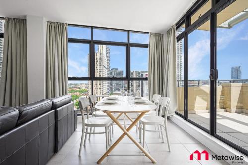 MetaWise Sydney CBD Haymarket Luxe 2Bed Penthouse Aqua - image 12
