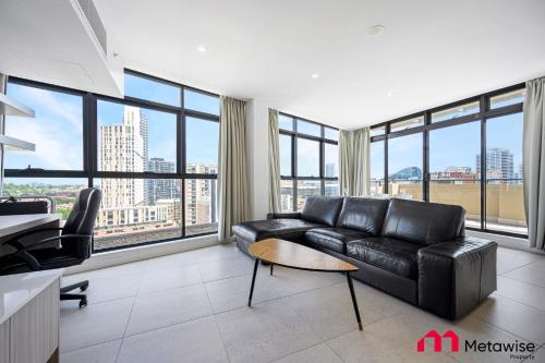 MetaWise Sydney CBD Haymarket Luxe 2Bed Penthouse Aqua - image 6