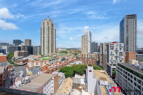 MetaWise Sydney CBD Haymarket Luxe 2Bed Penthouse Aqua - image 10