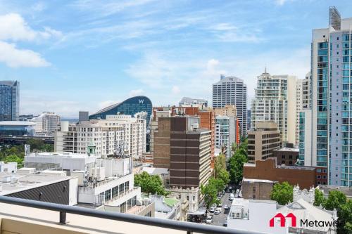 MetaWise Sydney CBD Haymarket Luxe 2Bed Penthouse Aqua - image 14