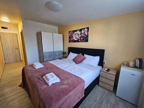 Royal Apartments & Rooms Room Type - Double or Twin Room with Private Bathroom Royal Apartments & Rooms Room Type - Double or Twin Room with Private Bathroom