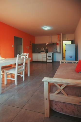 One-Bedroom Apartment image 3