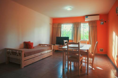 One-Bedroom Apartment image 1