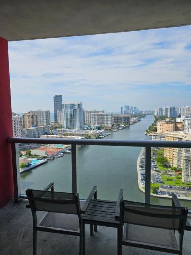 Excelente habitación/ estudio, con balcón in Hallandale Beach, USA