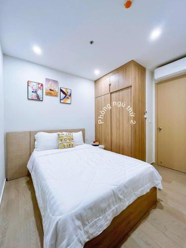 Three-Bedroom Apartment with Sea View image 8