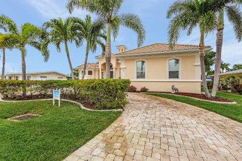 Luxury Waterfront Direct Gulf access - Kayaks Walk to Beach - Villa Coral Mist - Cape Coral - image 12