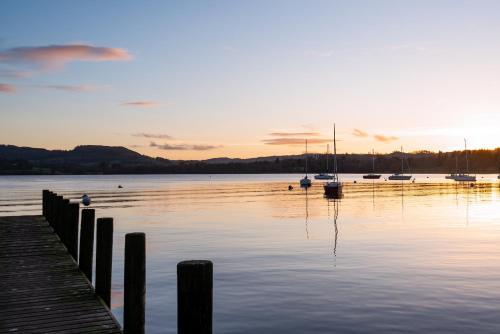 Regent Hotel By The Lake - image 6