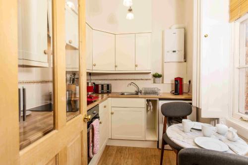 Luxury Apartment - 18 Lansdown Crescent - image 7