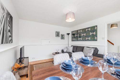 Létesítmények, 4 Bedroom House with Parking & Garden by Cherry Inn Short Let's & Services Accomodation in King's Hedges