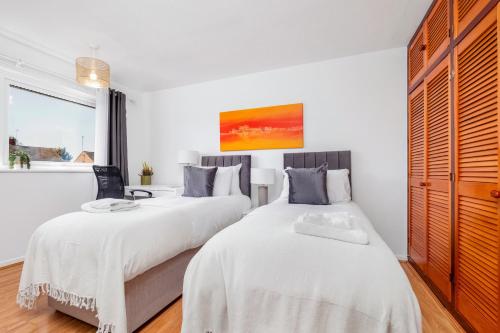 4 Bedroom House with Parking & Garden by Cherry Inn Short Let's & Services Accomodation in King's Hedges