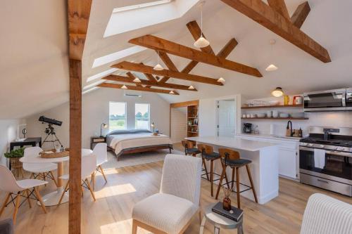 Colorado river access, game room & swimming pool in Smithville, USA