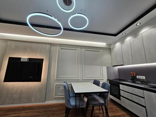 Miku Apartment-Cozy 1BD Apartment at Komuna e Parisit photo 4