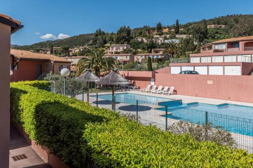 수영장, Hübsch eingerichtetes Apartment Miramar mit großem Balkon, Pool, fussläufig zum Strand (Hubsch eingerichtetes Apartment Miramar mit großem Balkon, Pool, fusslaufig zum Strand) in 주앙-레-팽 시티 센터