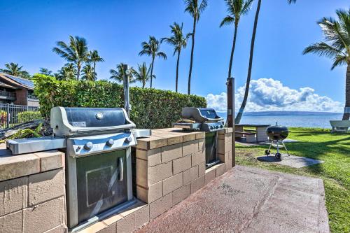 Coastal Kaunakakai Condo with Ocean-View Balcony! in เคานาคาไค