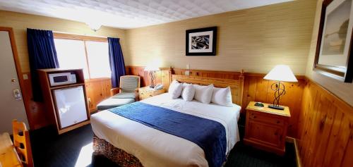 The Lake Motel - image 10