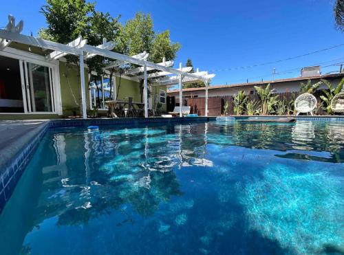 Villa La Verde - Newly Designed 4BR Villa with Pool & Guesthouse by Topanga, Los Angeles (zdjęcie 7)