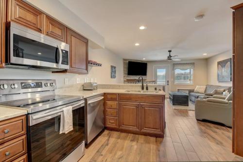 Dells Lakefront Escape - Couples or Families in Wisconsin Dells, USA