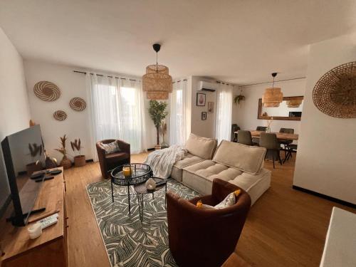 appartement, 3 chambres, vue panoramique, parking, accès ville (appartement, 3 chambres, vue panoramique, parking, acces ville) in Brignoles