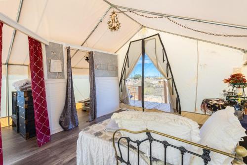 บริการและสิ่งอำนวยความสะดวก, Silver Spur Homestead Luxury Glamping -The Tombstone in ทูมสโตน (AZ)