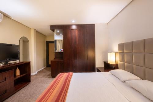 Standard Double Room image 3