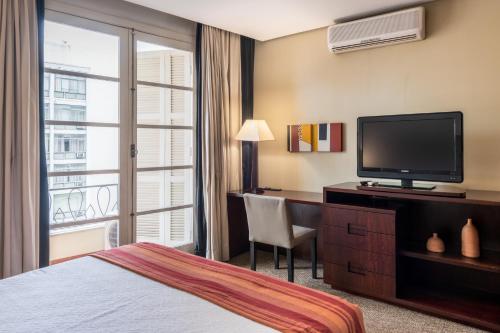 Standard Double Room image 4