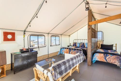 Silver Spur Homestead Luxury Glamping -The Miner detail