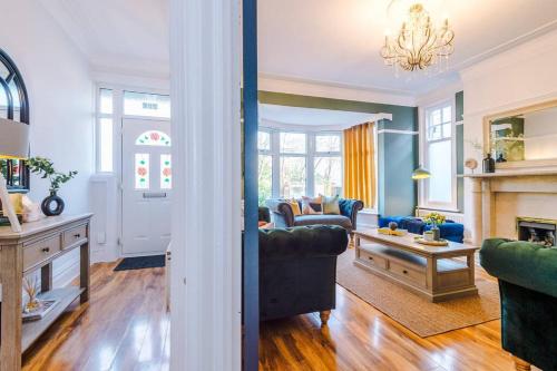 Big Elegant House In Headingley Leeds -10 Actual Beds And Sleeps 13 By Purestay - Leeds
