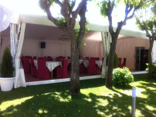 Banketu zāle, La Casona del Pinar Albergue in Estacion Delespināra