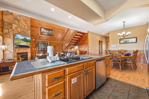 Ole Smoky Retreat - image 14