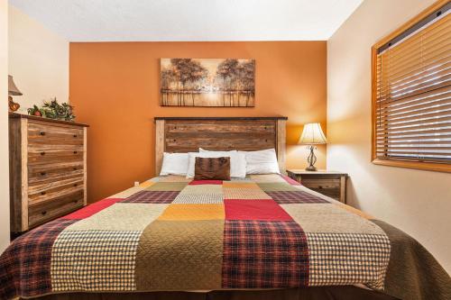 Ole Smoky Retreat - image 11