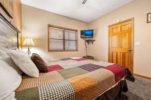 Ole Smoky Retreat - image 13