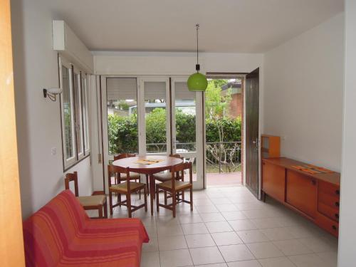 Nice apartment with private garden and parking