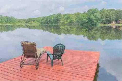 . Lakehouse with Gorgeous View (6 bedrooms)