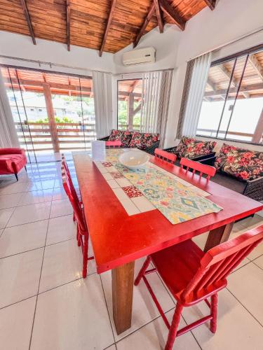 2 bedrooms, 5 beds