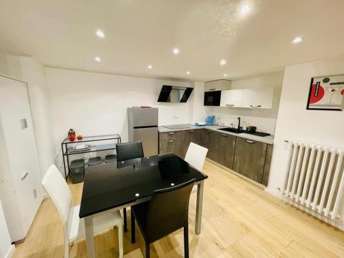One-Bedroom Apartment image 1