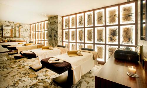 Massage, Wine & Books Porto Hotel - Small Luxury Hotels Of The World near Do Carmo Kirche